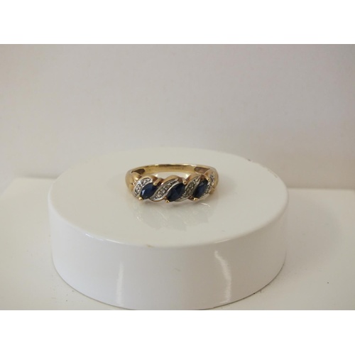 216 - 9ct GOLD, SAPPHIRE & DIAMOND RING 2g, SIZE O