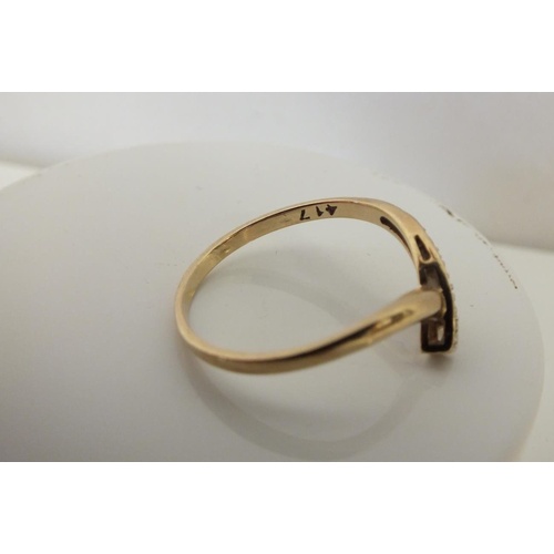 219 - 9ct GOLD WISHBONE RING 1.4g, SIZE P