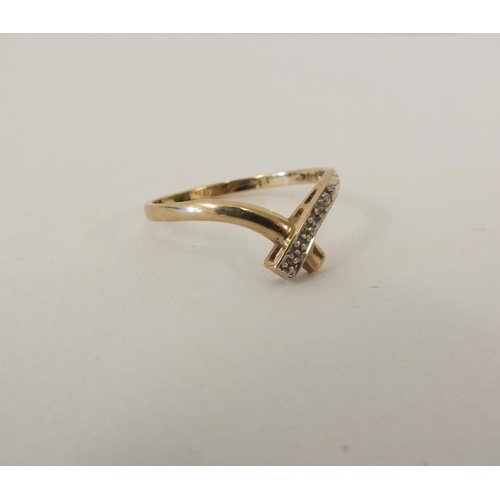 219 - 9ct GOLD WISHBONE RING 1.4g, SIZE P