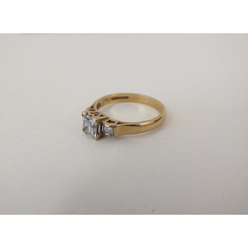 221 - 9ct GOLD SOLITAIRE RING 2.9g, SIZE P