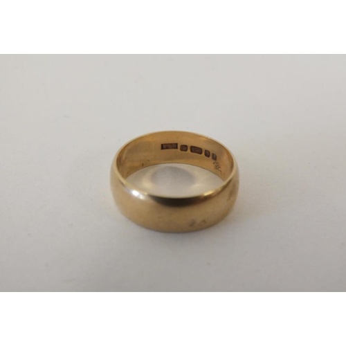 225 - VINTAGE 9ct GOLD BAND RING 3.3g, SIZE M