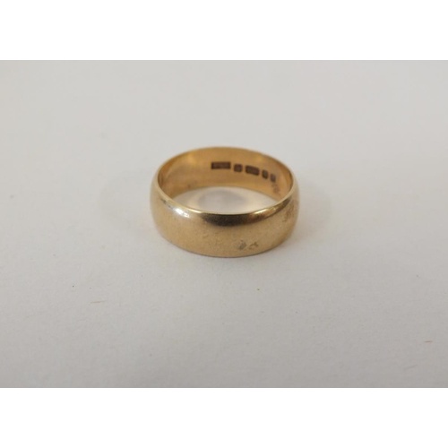 225 - VINTAGE 9ct GOLD BAND RING 3.3g, SIZE M