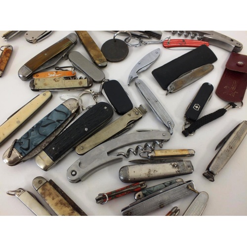 236 - 32 ASSORTED VINTAGE POCKET KNIVES