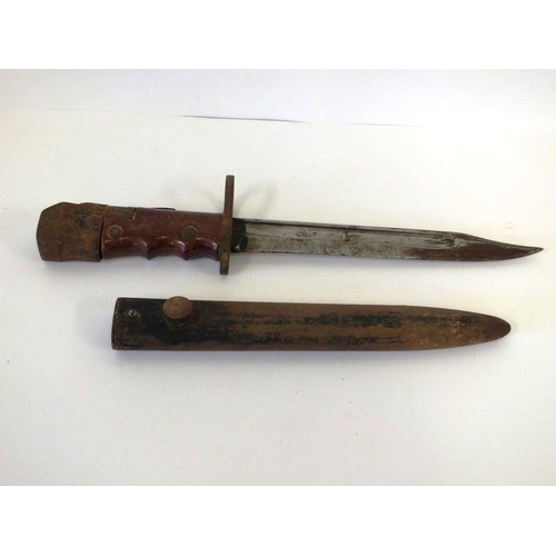 290 - MILITARY WWI ENGLISH BAYONET IN SCABBARD