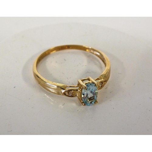 208 - VINTAGE 9ct GOLD AND AQUAMARINE RING, SIZE