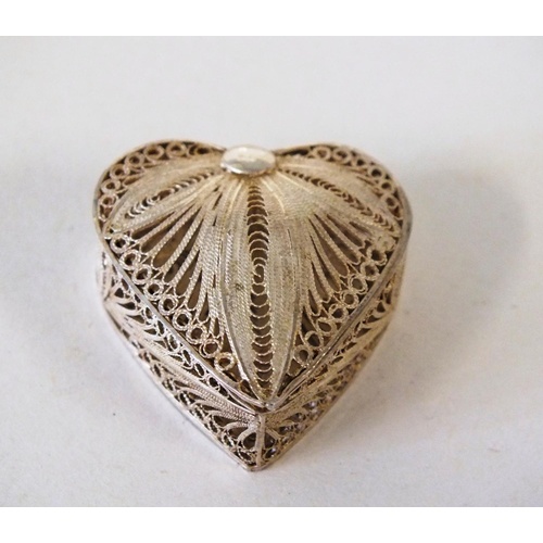 216 - VINTAGE 925 SILVER FILIGREE HEART SHAPE PILL BOX, SIZE 3 x 3 x 1cm