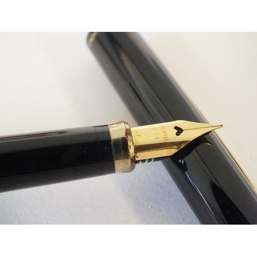 226 - VINTAGE SHEAFFER FOUNTAIN PEN BOXED