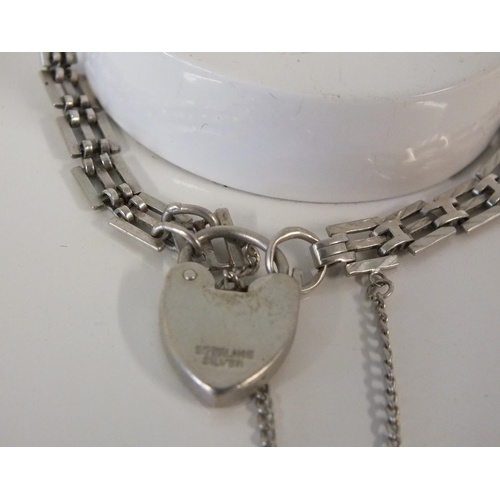 247 - VINTAGE STERLING SILVER PADLOCK GATE BRACELET 9g