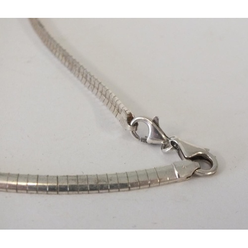 252 - VINTAGE STERLING SILVER FLAT NECKLACE 22g