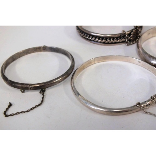 258 - FIVE VINTAGE SILVER BANGLES, TOTAL WEIGHT 81g