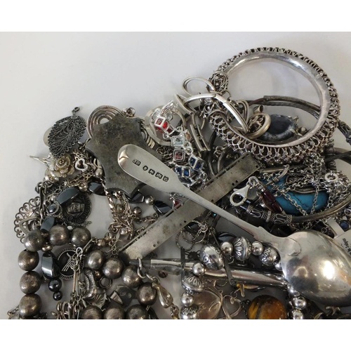 260 - JOBLOT OF JEWELLERY AND COLLECTABLES MOSTLY SILVER, INCLUDES PENCIL, BANGLES, NECKLACES ETC, WEIGHT ... 