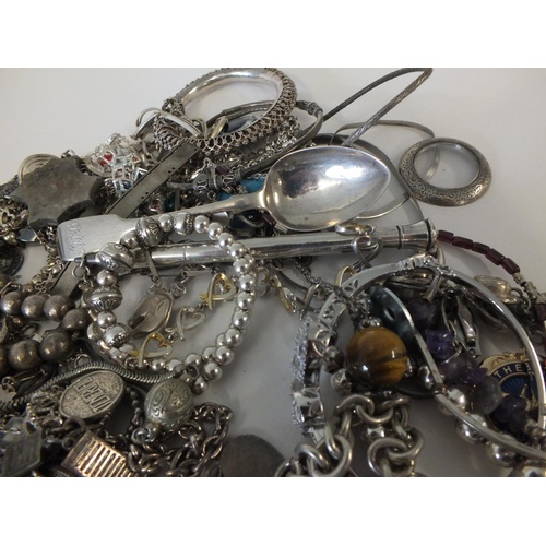 260 - JOBLOT OF JEWELLERY AND COLLECTABLES MOSTLY SILVER, INCLUDES PENCIL, BANGLES, NECKLACES ETC, WEIGHT ... 