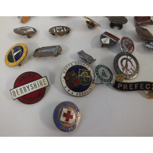 264 - 25 VINTAGE ENAMEL BADGES INCLUDES ROYAL, SPORT ETC