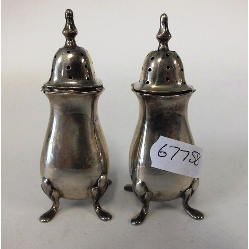 268 - A PAIR OF ANTIQUE SOLID SILVER SALT AND PEPPERETTE SHAKERS, ROBERT PRINGLE & SONS BIRMINGHAM HALLMAR... 