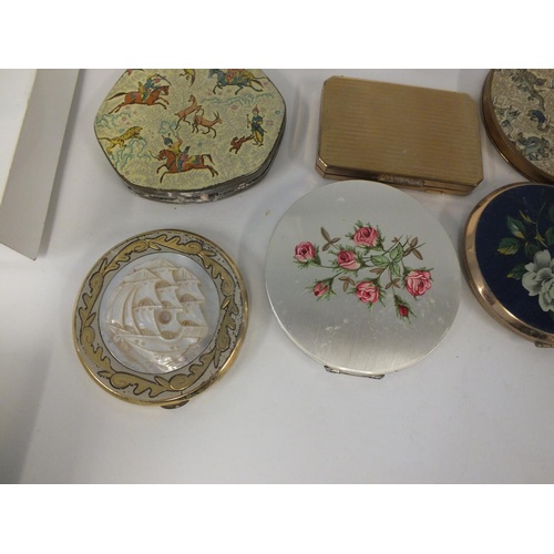 273 - NINE VINTAGE LADIES POWDER COMPACTS