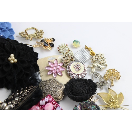 310 - Job Lot 85 x Vintage BROOCHES inc. Floral, Deco Style, 1980s, Statement