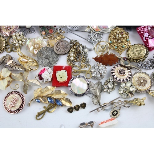 310 - Job Lot 85 x Vintage BROOCHES inc. Floral, Deco Style, 1980s, Statement