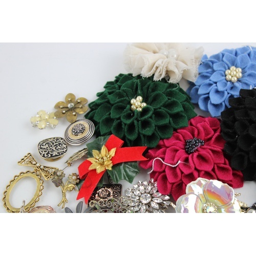 310 - Job Lot 85 x Vintage BROOCHES inc. Floral, Deco Style, 1980s, Statement