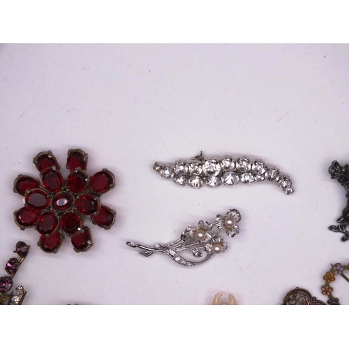 331 - ELEVEN BROOCHES AND A SCARF CLIP INCLUDES CONTINENTAL METAL FIGURES BROOCH