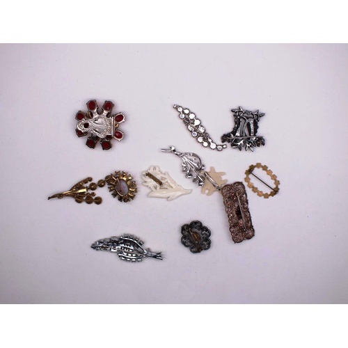 331 - ELEVEN BROOCHES AND A SCARF CLIP INCLUDES CONTINENTAL METAL FIGURES BROOCH