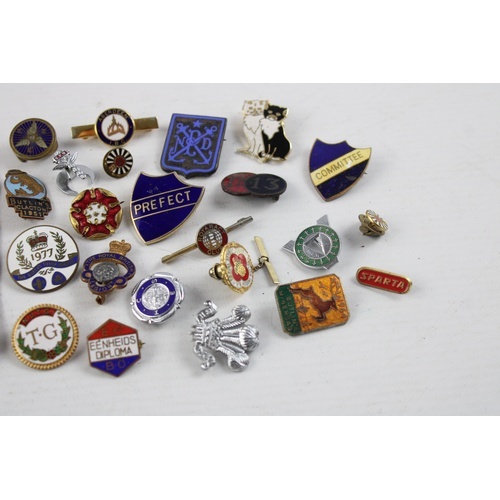 185 - 20 x Assorted Vintage ENAMEL BADGES Inc School, Butlins, Rotary Club Etc