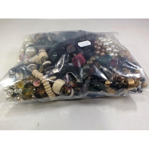 500 - JOB LOT OF COSTUME JEWELLERY