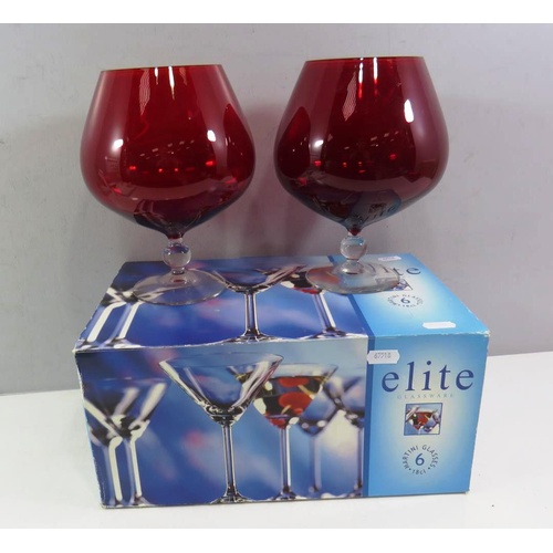 518 - BOX OF COCKTAIL GLASSES AND TWO LARGE RED GLASSES