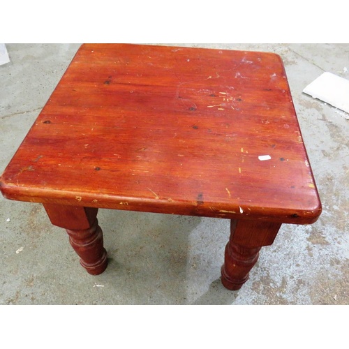 181 - SMALL TABLE