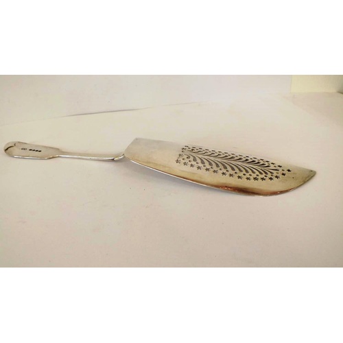 195 - ANTIQUE STERLING SILVER FISH SLICE BY WILLIAM EATON LONDON SILVERSMITH - 160g