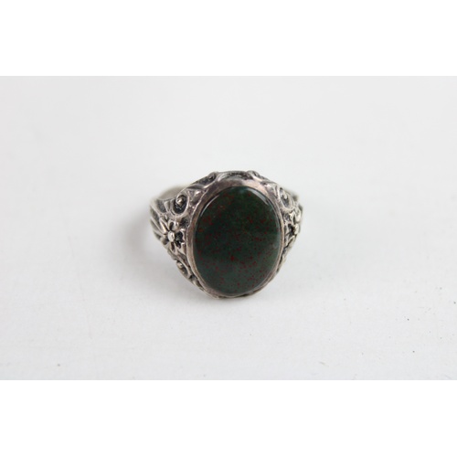 101 - 2 x GENTS .925 Sterling Silver SIGNET RINGS inc. Bloodstone, Foliate (10g)