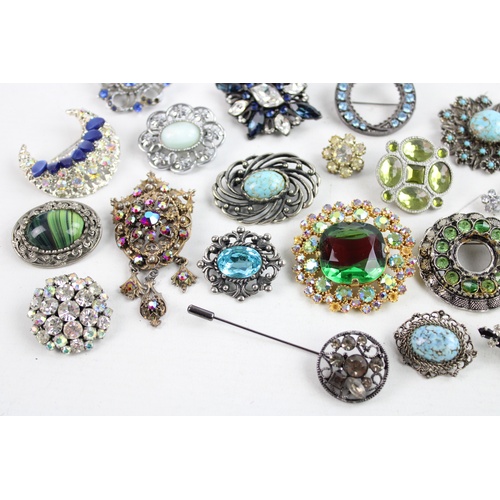 147 - 25 x Vintage & Retro BROOCHES & CLIPS inc. Rhinestone, Peking Glass, Kitsch