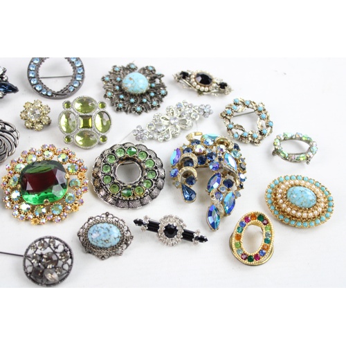 147 - 25 x Vintage & Retro BROOCHES & CLIPS inc. Rhinestone, Peking Glass, Kitsch