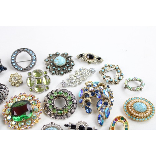 147 - 25 x Vintage & Retro BROOCHES & CLIPS inc. Rhinestone, Peking Glass, Kitsch