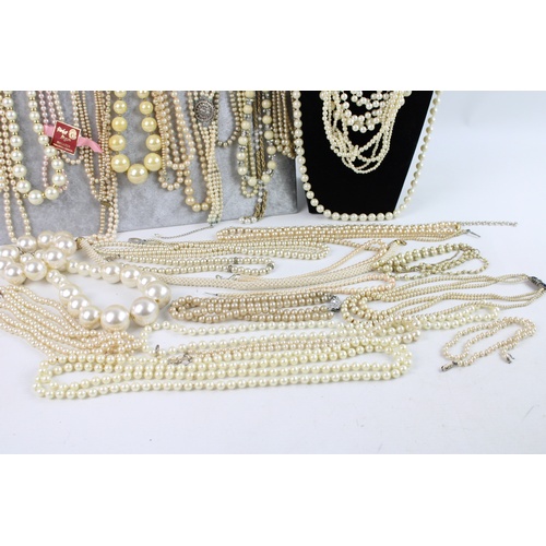 159 - 38 x Vintage & Retro FAUX PEARL JEWELLERY inc. Necklaces, Graduated, Statement