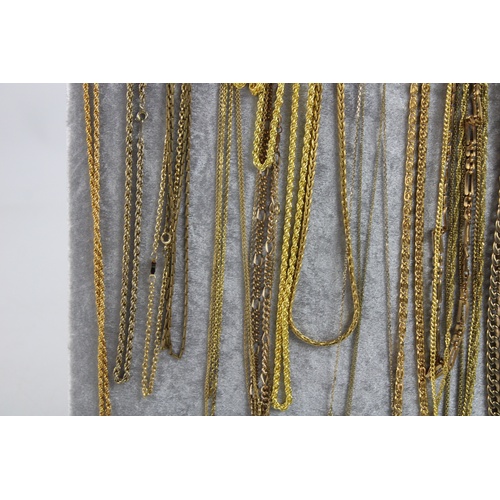 42 - 30 x Vintage GOLD TONE CHAINS & NECKLACES inc. Statement, Pendant, Chunky