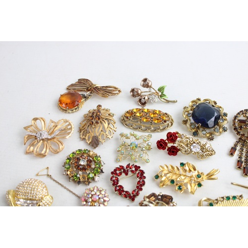 59 - 25 x Vintage & Retro RHINESTONE BROOCHES inc. Gold Tone, Bow, Floral