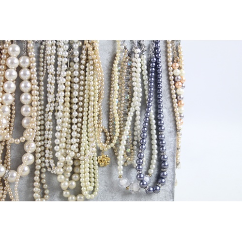 112 - 40 x Vintage & Retro FAUX PEARL Jewellery inc. Necklaces, Bracelets