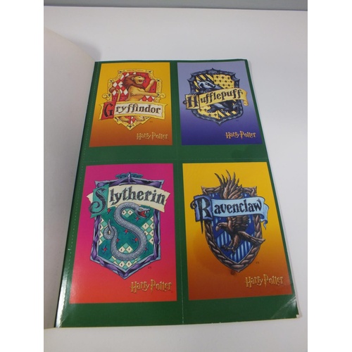 159 - HARRY POTTER POSTCARD BOOK