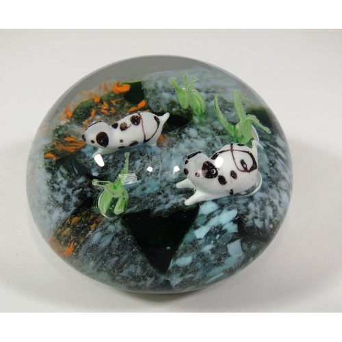 162 - UNUSUAL VINTAGE GLASS PAPERWEIGHT WITH DOGS