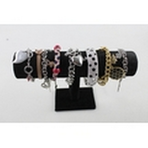 181 - 8 x DESIGNER BRACELETS inc. Guess, Juicy Couture, Swarovski, Playboy, Fossil