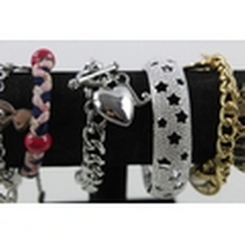 181 - 8 x DESIGNER BRACELETS inc. Guess, Juicy Couture, Swarovski, Playboy, Fossil