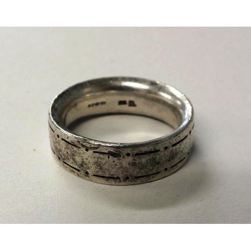 234 - VINTAGE HEAVY STERLING SILVER BAND RING 13g, SIZE