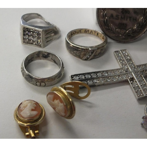 239 - COLLECTION OF MIXED JEWELLERY INCLUDES SILVER BRACELETS AND RINGS