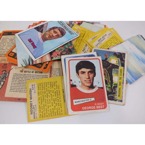 90 - APPROXIMATELY 100 OLD BUBBLEGUM CARDS, A AND BC FOOTBALLERS ETC