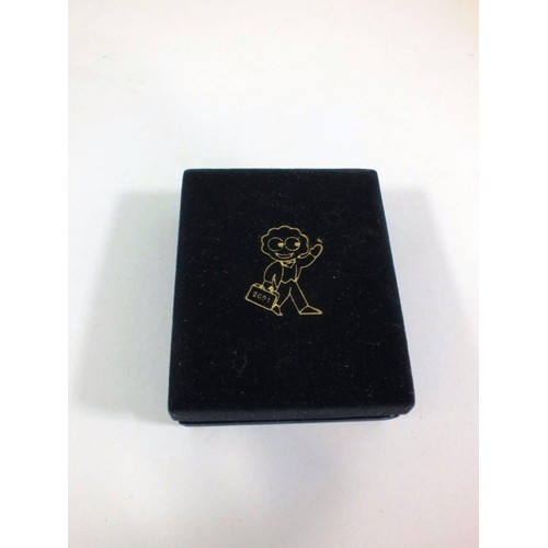 122 - SCARCE COLLECTABLE 'FAREWELL' GOLD PLATED GOLLY BADGE