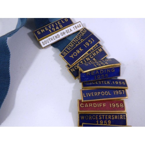 161 - ENAMEL BADGES TOWN AND YEAR DATES