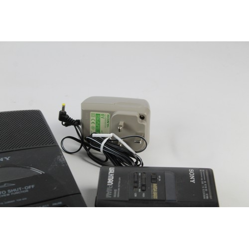 121 - 4 x Vintage SONY RADIOS Inc. Video Walkman, Walkman WM-FX19, Cassette-Corder Etc