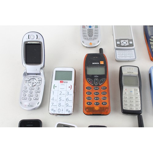 82 - 18 x Assorted MOBILE PHONES Inc Nokia, Sony Ericsson, Motorola, Flip Phones Etc