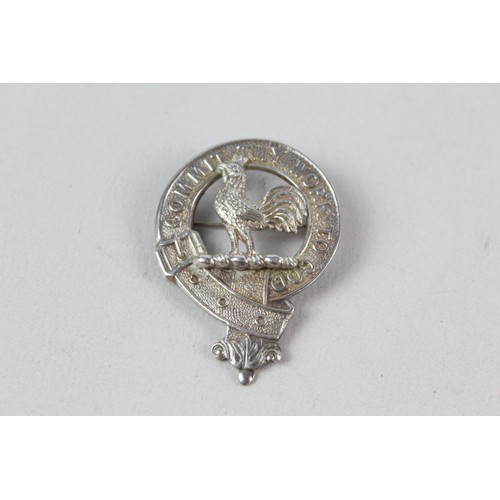 177 - Vintage 1926 Birmingham STERLING SILVER Sinclair Scottish Clan Badge (16g)