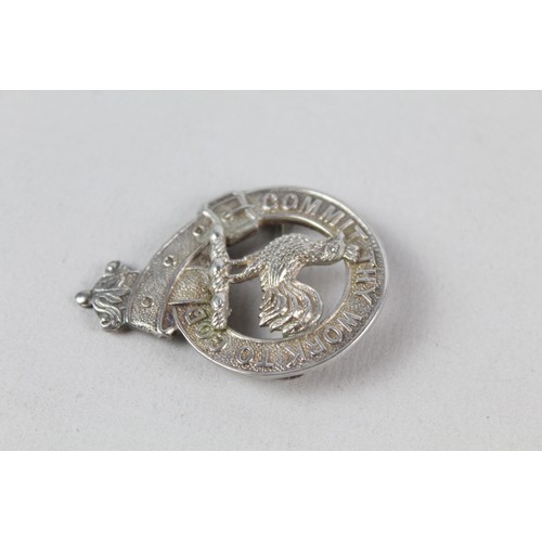 177 - Vintage 1926 Birmingham STERLING SILVER Sinclair Scottish Clan Badge (16g)